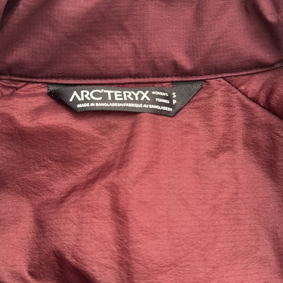 Maroon never been worn Arc’teryx - Picture 4 of 4